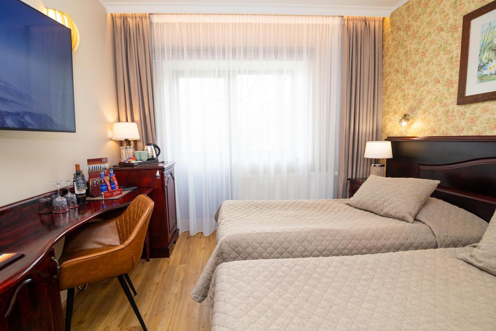 Hotel Legend Parnu Ngoại thất bức ảnh