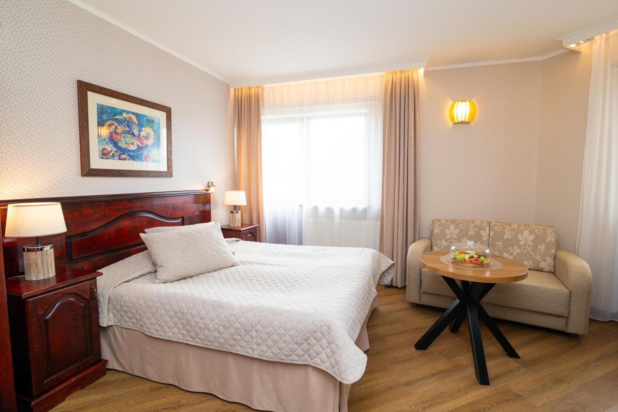 Hotel Legend Parnu Ngoại thất bức ảnh