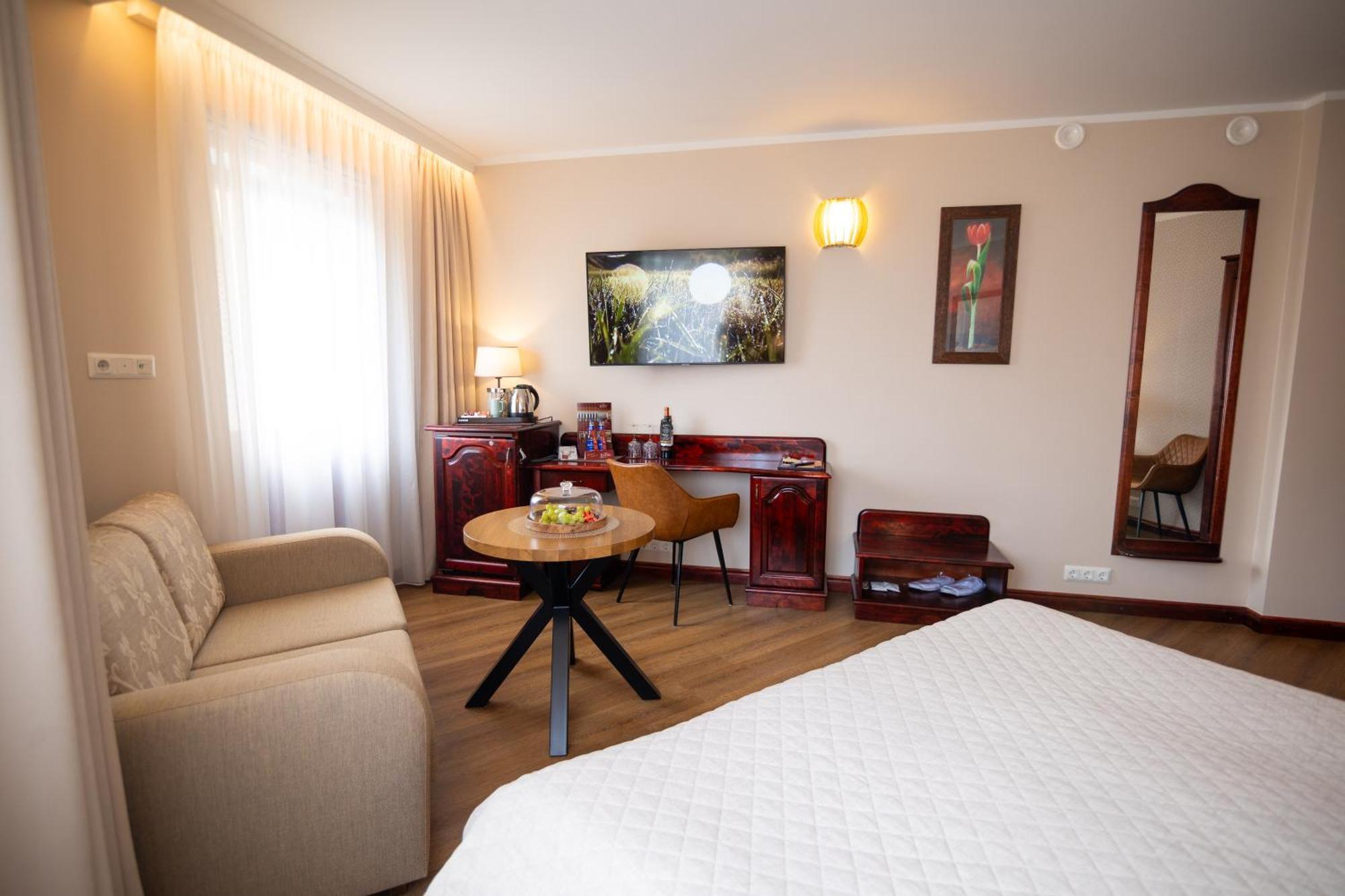 Hotel Legend Parnu Ngoại thất bức ảnh