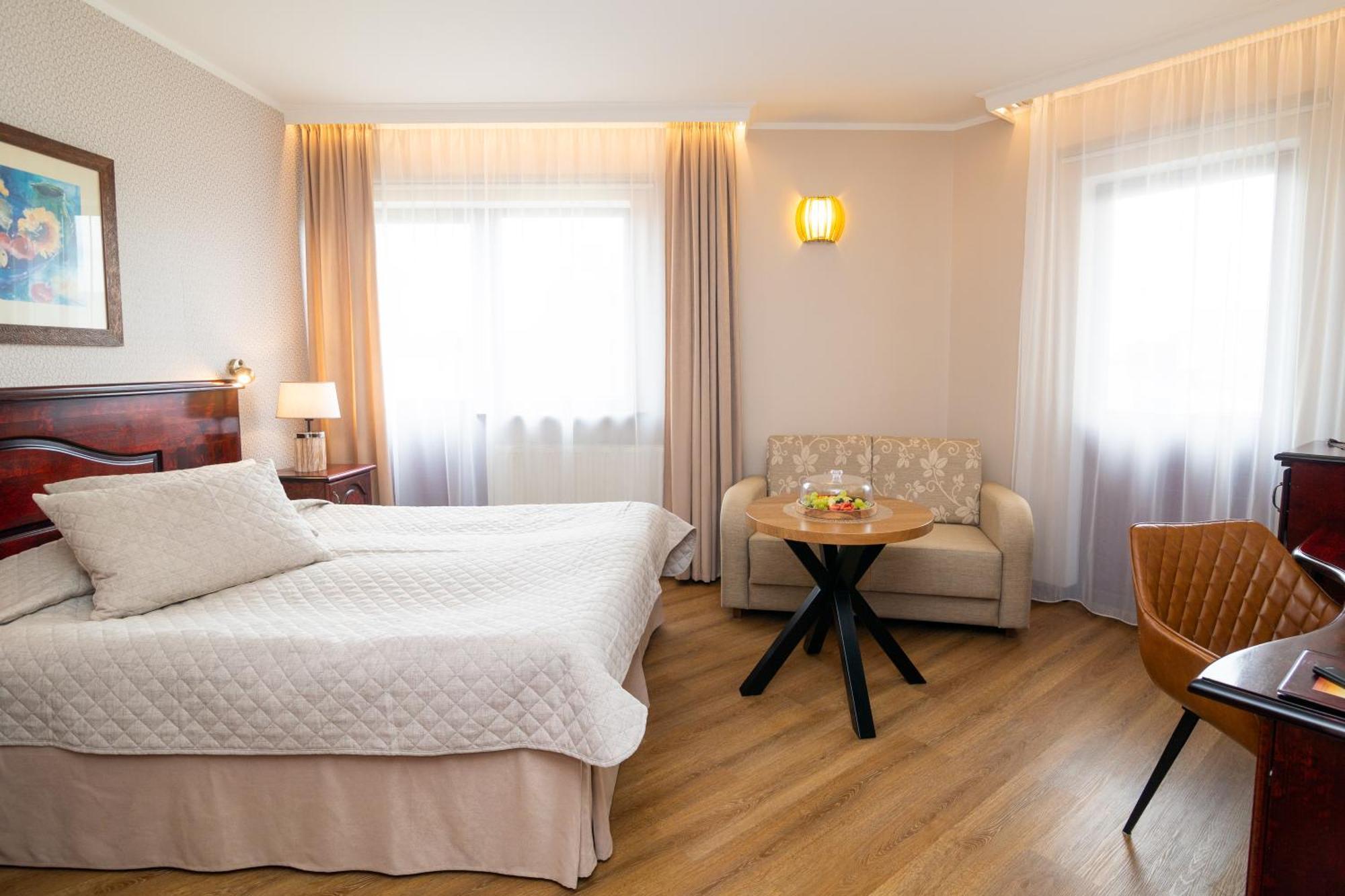 Hotel Legend Parnu Ngoại thất bức ảnh