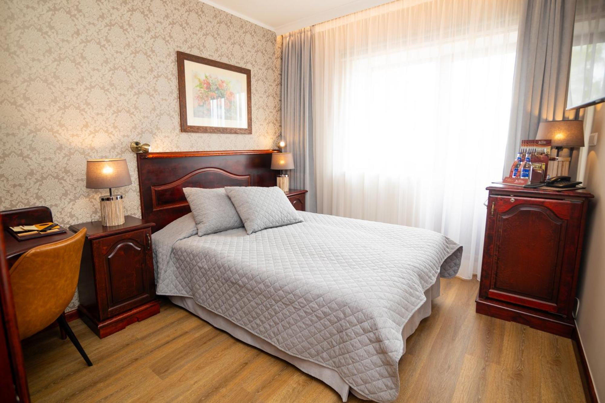 Hotel Legend Parnu Ngoại thất bức ảnh