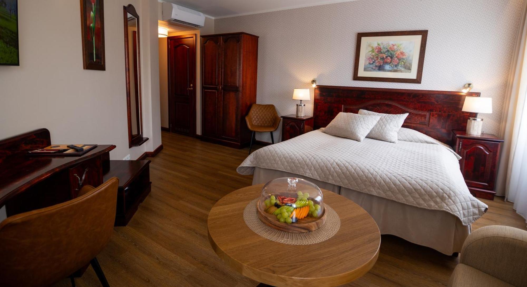 Hotel Legend Parnu Ngoại thất bức ảnh