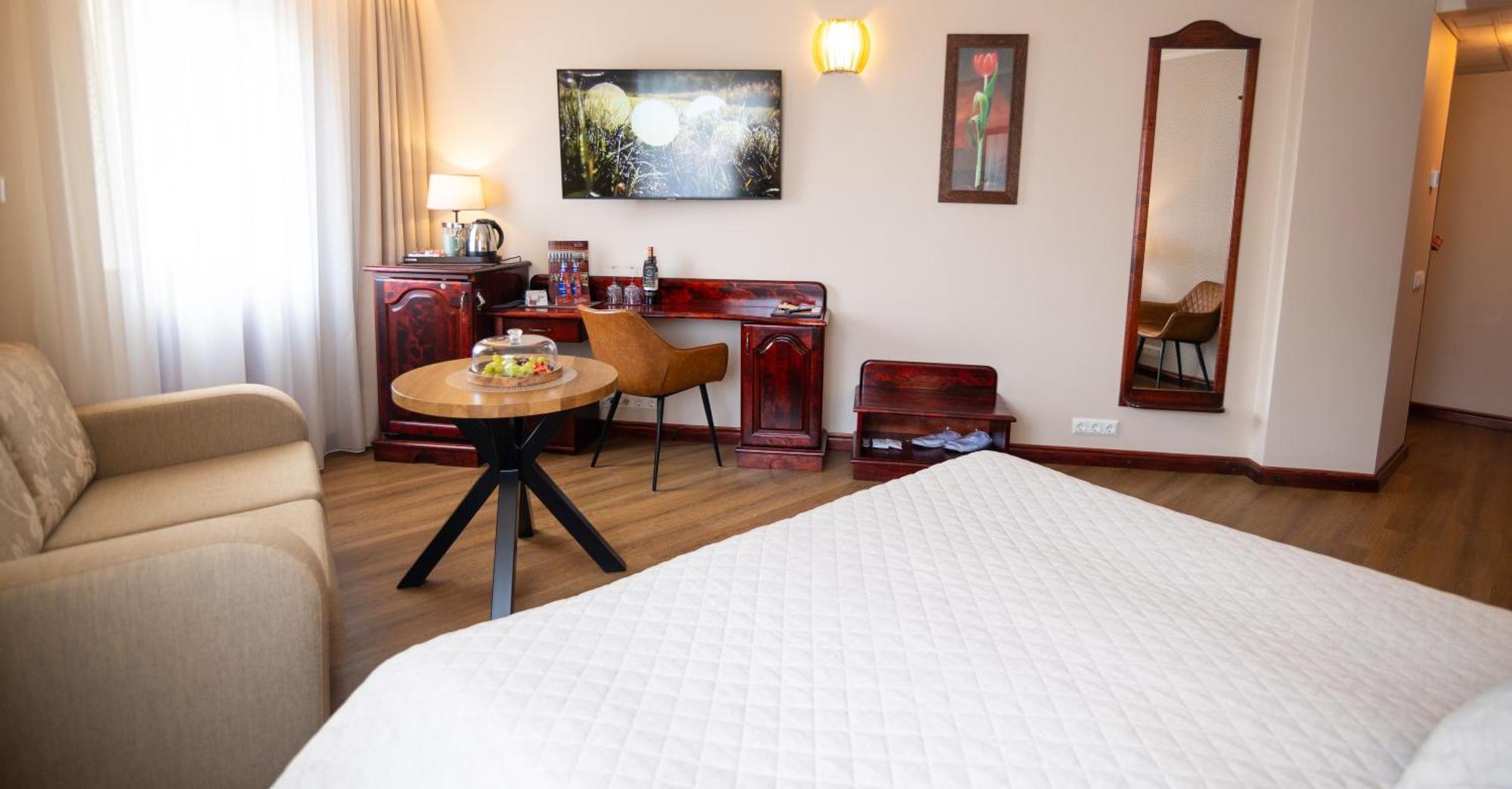 Hotel Legend Parnu Ngoại thất bức ảnh