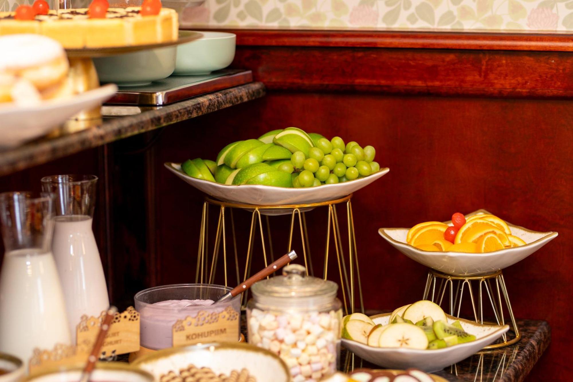 Hotel Legend Parnu Ngoại thất bức ảnh