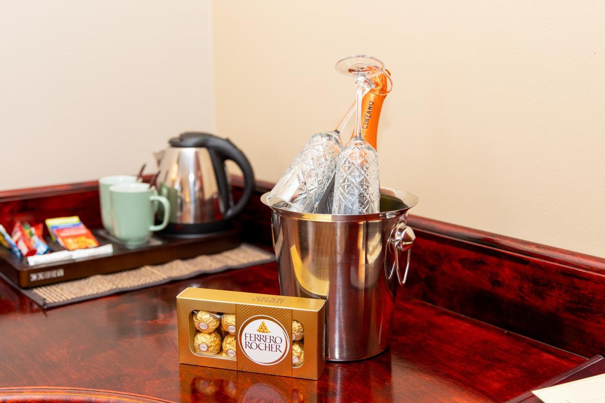 Hotel Legend Parnu Ngoại thất bức ảnh