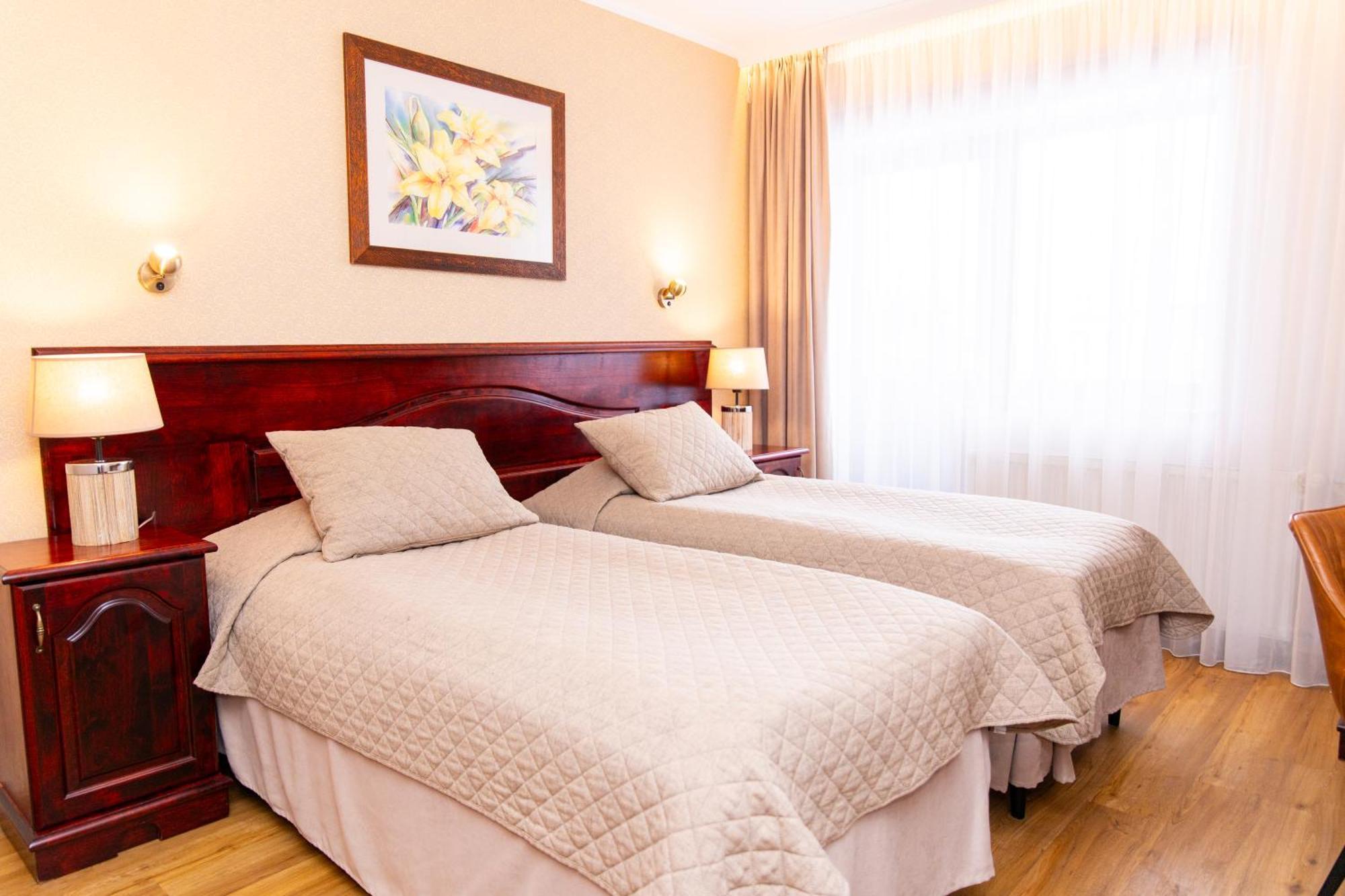 Hotel Legend Parnu Ngoại thất bức ảnh